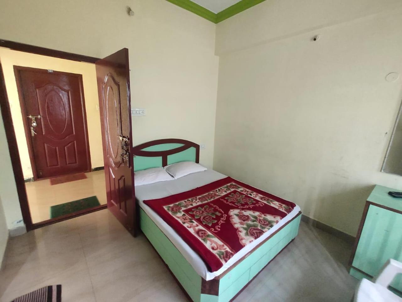Hotel Ruchi เยอร์โคด ภายนอก รูปภาพ